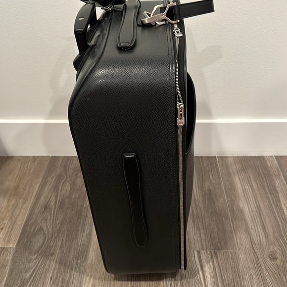 Louis Vuitton Carry On Suitcase - Picture 5 of 16